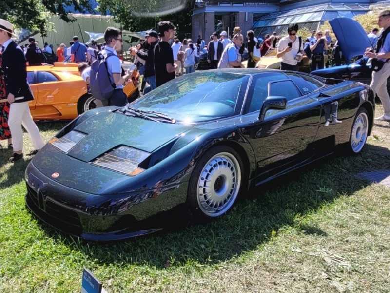 Bugatti EB110 spotted in Rome
