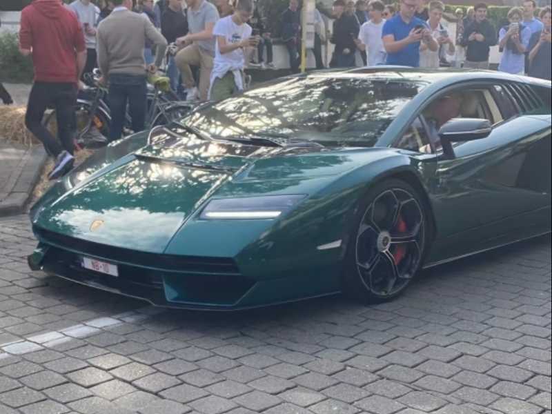Lamborghini Countach LPI 800-4 spotted in Brugge