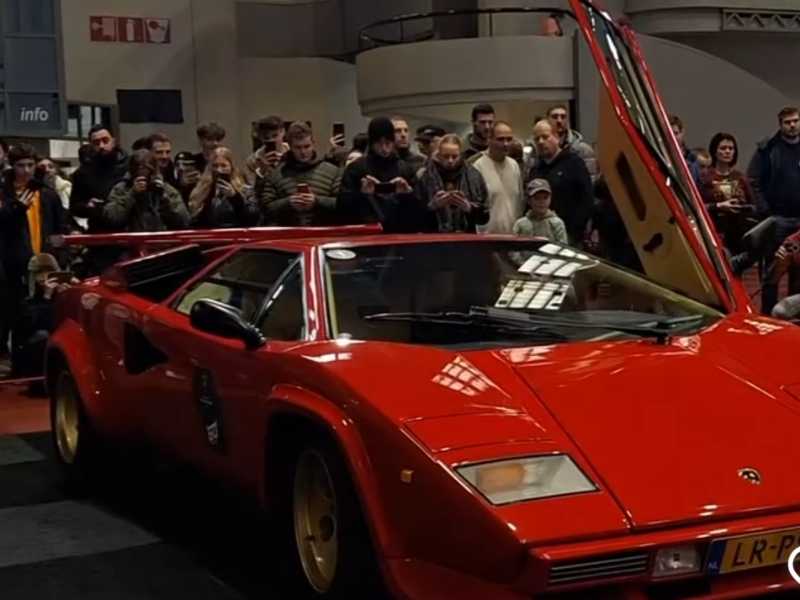 Lamborghini Countach (1985) spotted in Brussels, Belgium